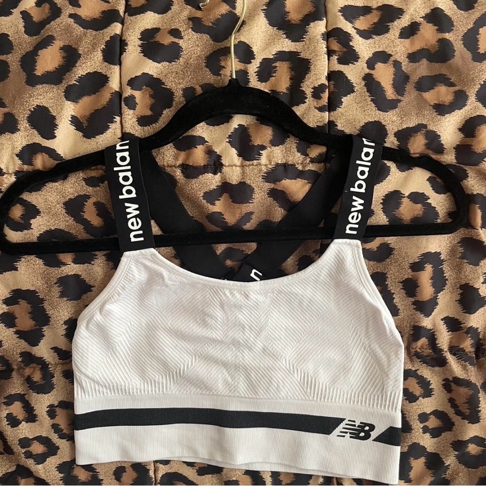 New Balance white sports bra NWOT tagged women’s size large
